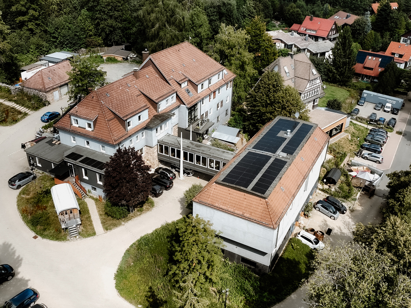 Leichtbaumodule auf einem Hoteldach Leichtbaumodule auf einem Hoteldach